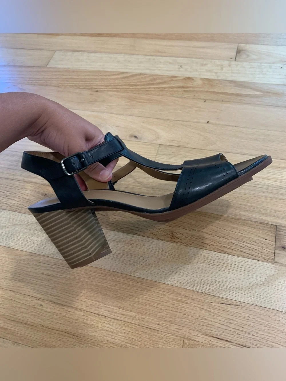 Clarks Artisan Black Leather T Strap Block Heeled Sandals Women’s US Sz 10